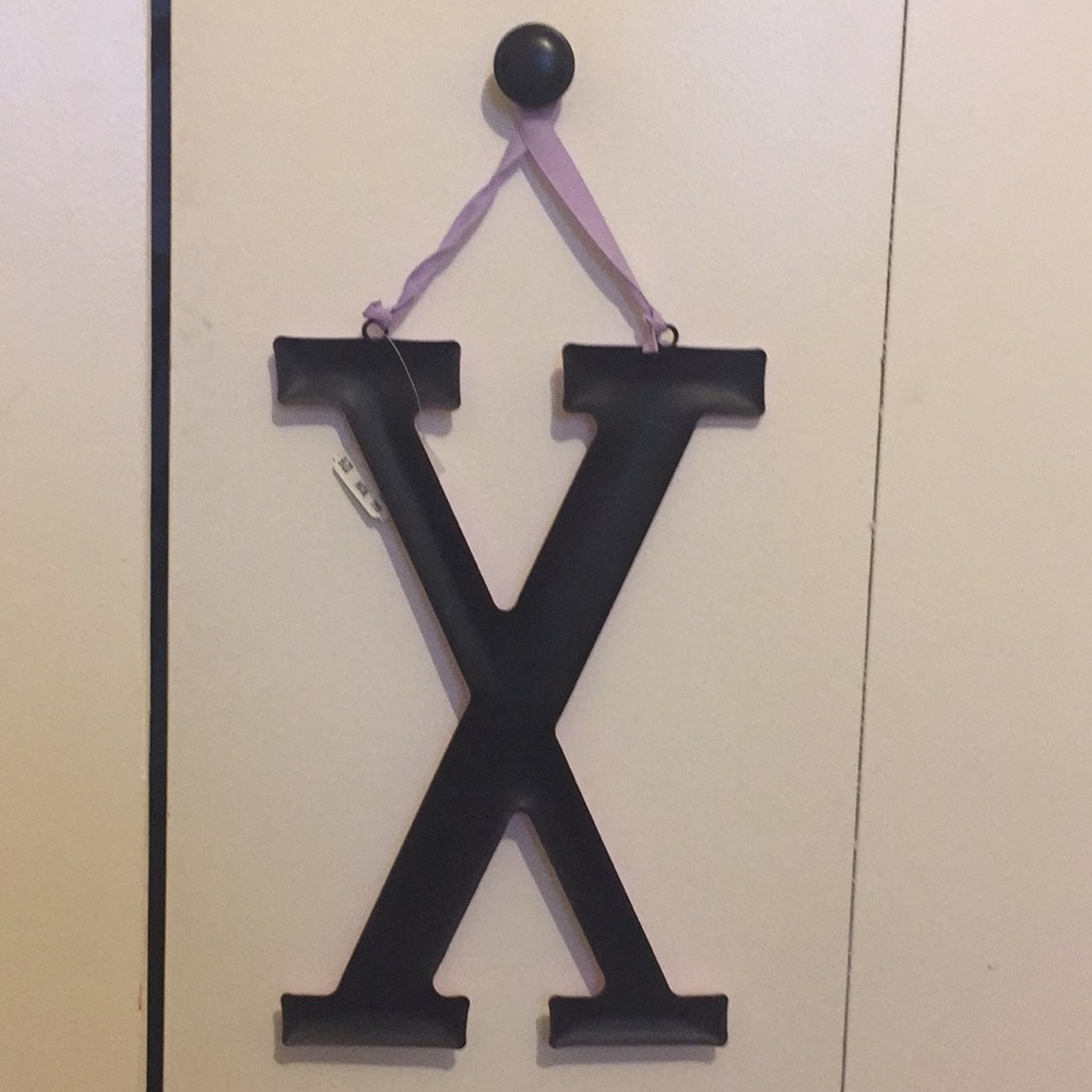 NWT Tuesday Morning hanging letter - Picture 2 of 2